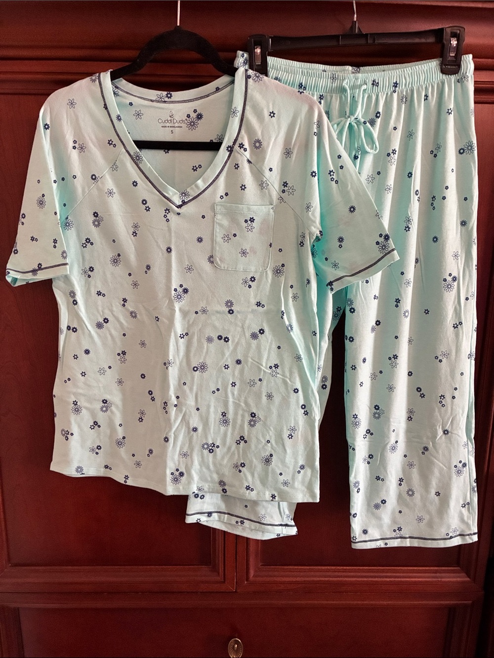 Cuddl Duds Mint Floral Short-Sleeve Pajama Set - Soft V-Neck Top & Capri Pants